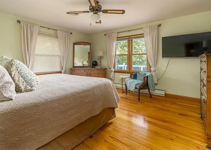 Holiday home Classic Lakeside Vacation Sleeps 9
