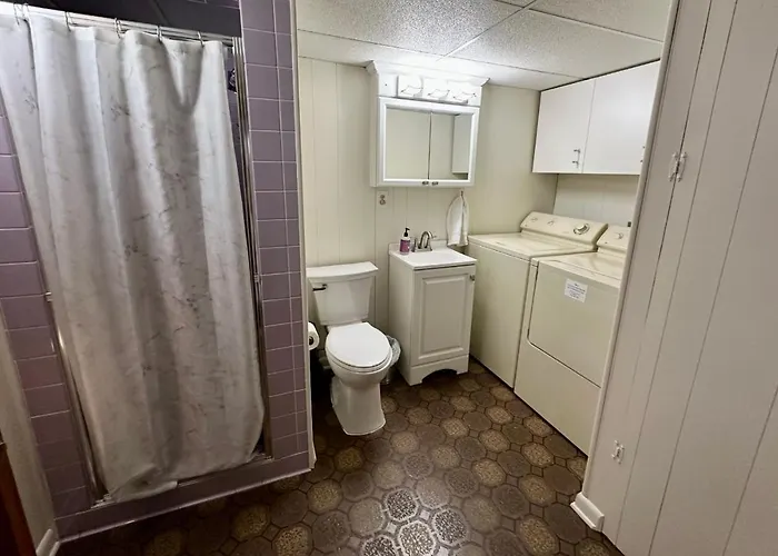 Classic Lakeside Vacation Sleeps 9 Holiday home