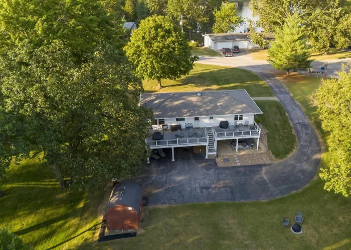 Holiday home Classic Lakeside Vacation Sleeps 9
