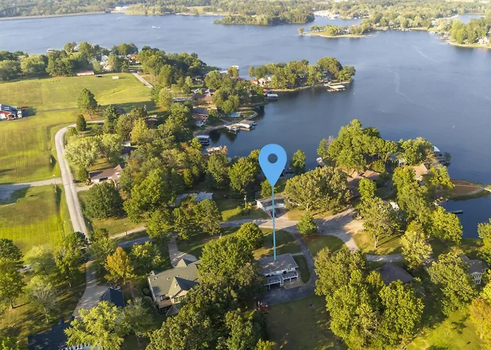 Holiday home Classic Lakeside Vacation Sleeps 9