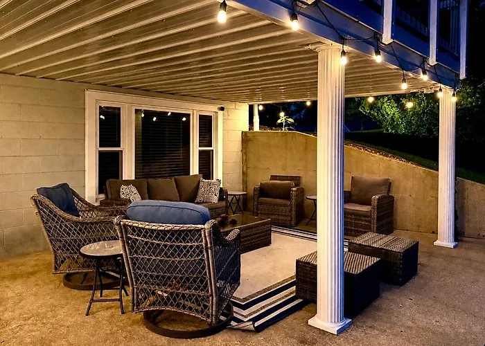 Classic Lakeside Vacation Sleeps 9